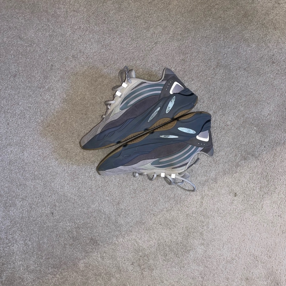 Yeezy 700v2 tephra (COMES WITH BOX)